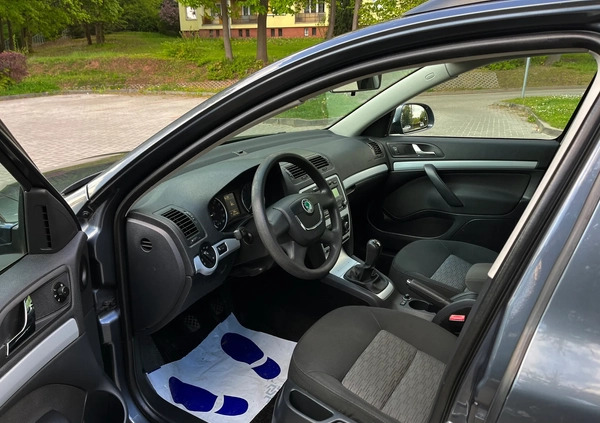 Skoda Octavia cena 18777 przebieg: 251214, rok produkcji 2010 z Kielce małe 172
